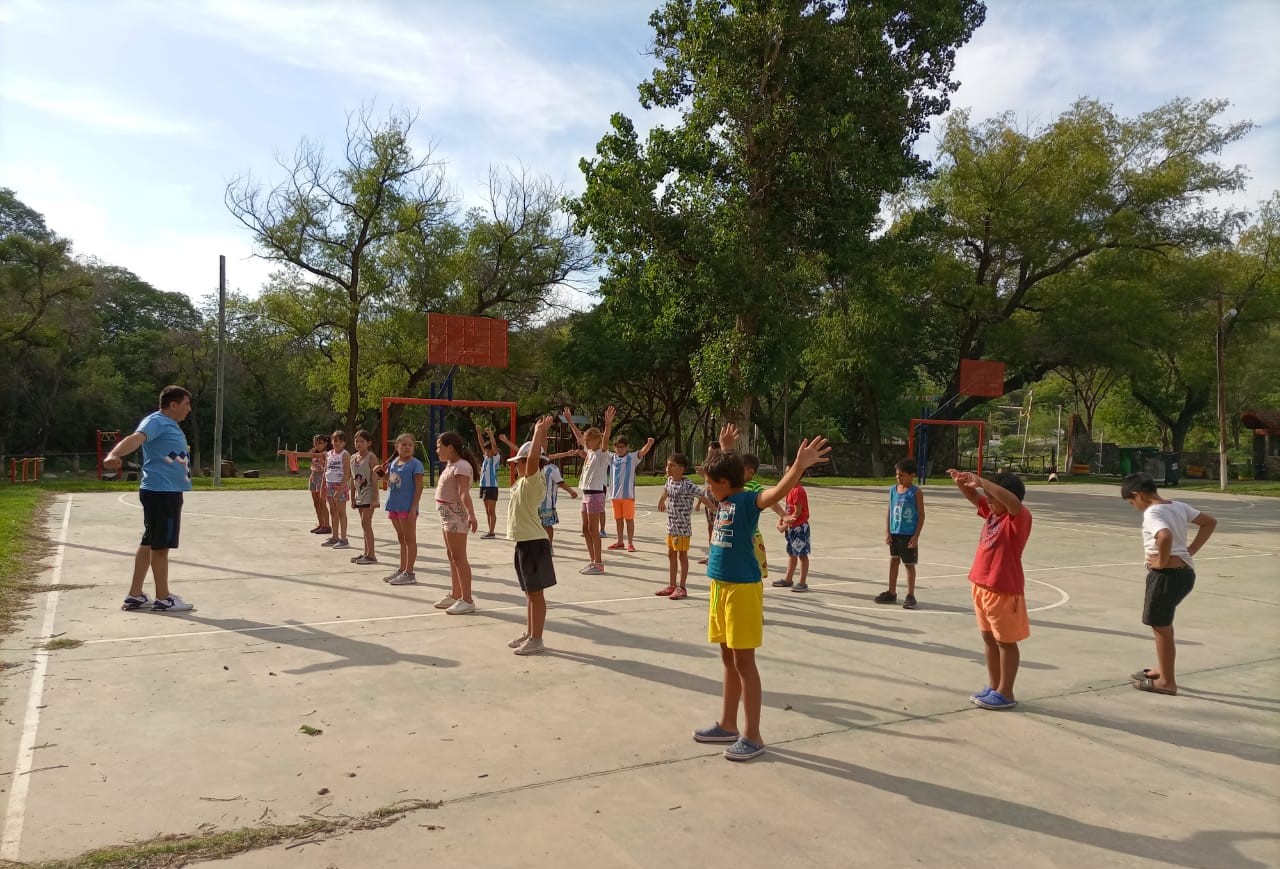 Diversas actividades del equipo del Volvé a la Escuela Catamarca en las colonias de verano2
