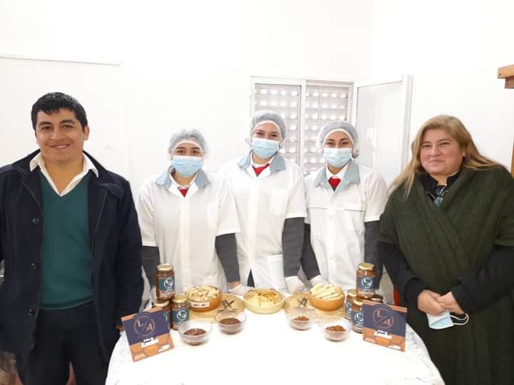 Estudiantes de la Escuela Agroganadera de Paclin crearon su propio dulce de leche1