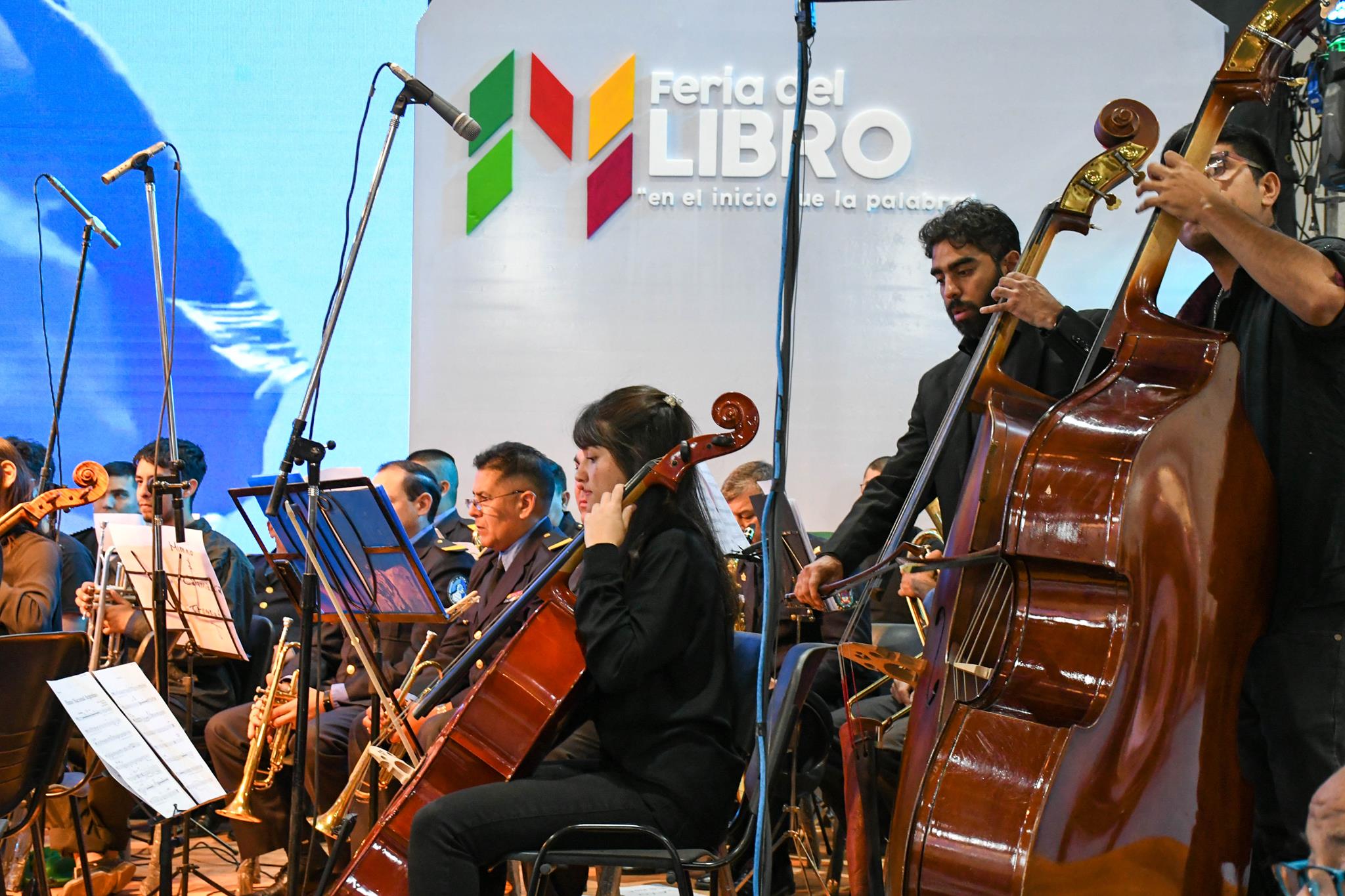 Gran participacion de la Orquesta Infantil y Juvenil de Educacion en la Feria del Libro5