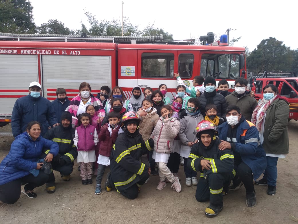 La Escuela N 206 de Guayamba recibio la visita de bomberos voluntarios