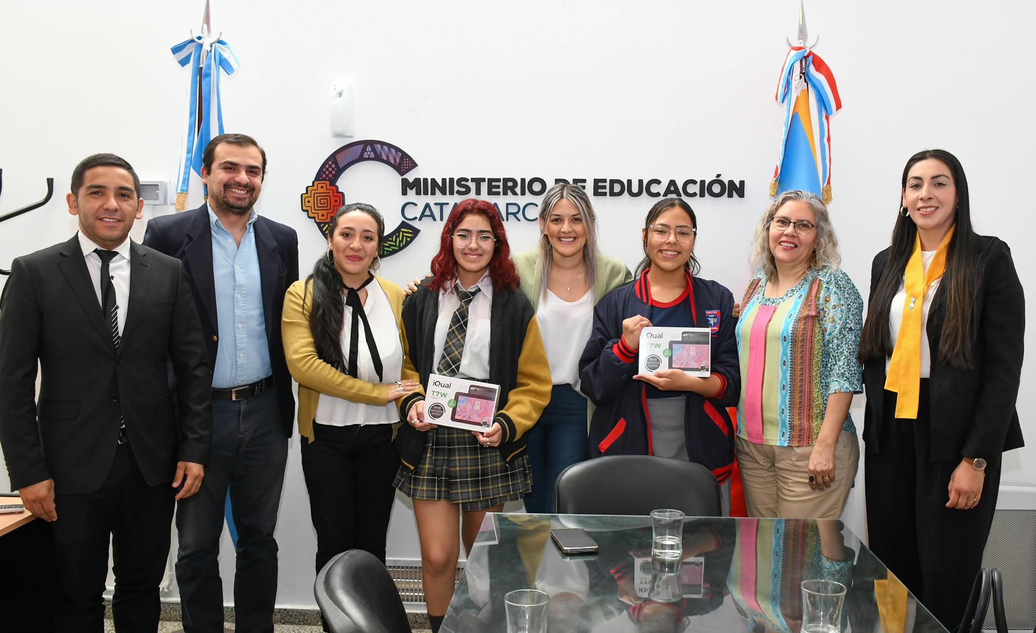 La ministra de Educacion reconocio la destacada labor de dos jovenes estudiantes en las Olimpiadas Argentinas de Ciencias Juniors