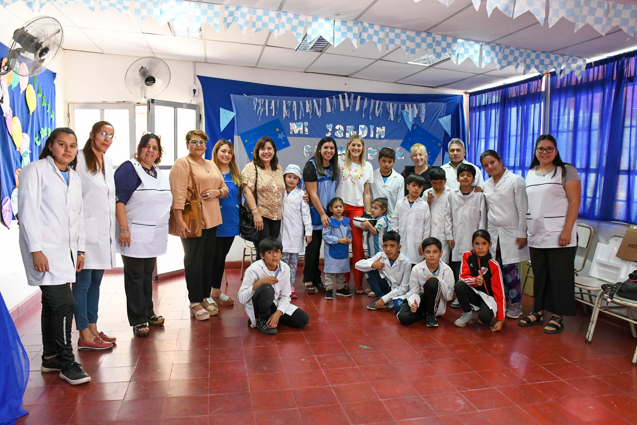 Centurión entregó el premio del certamen Mi escuela es Mundial al jardín de infantes de Chañaritos