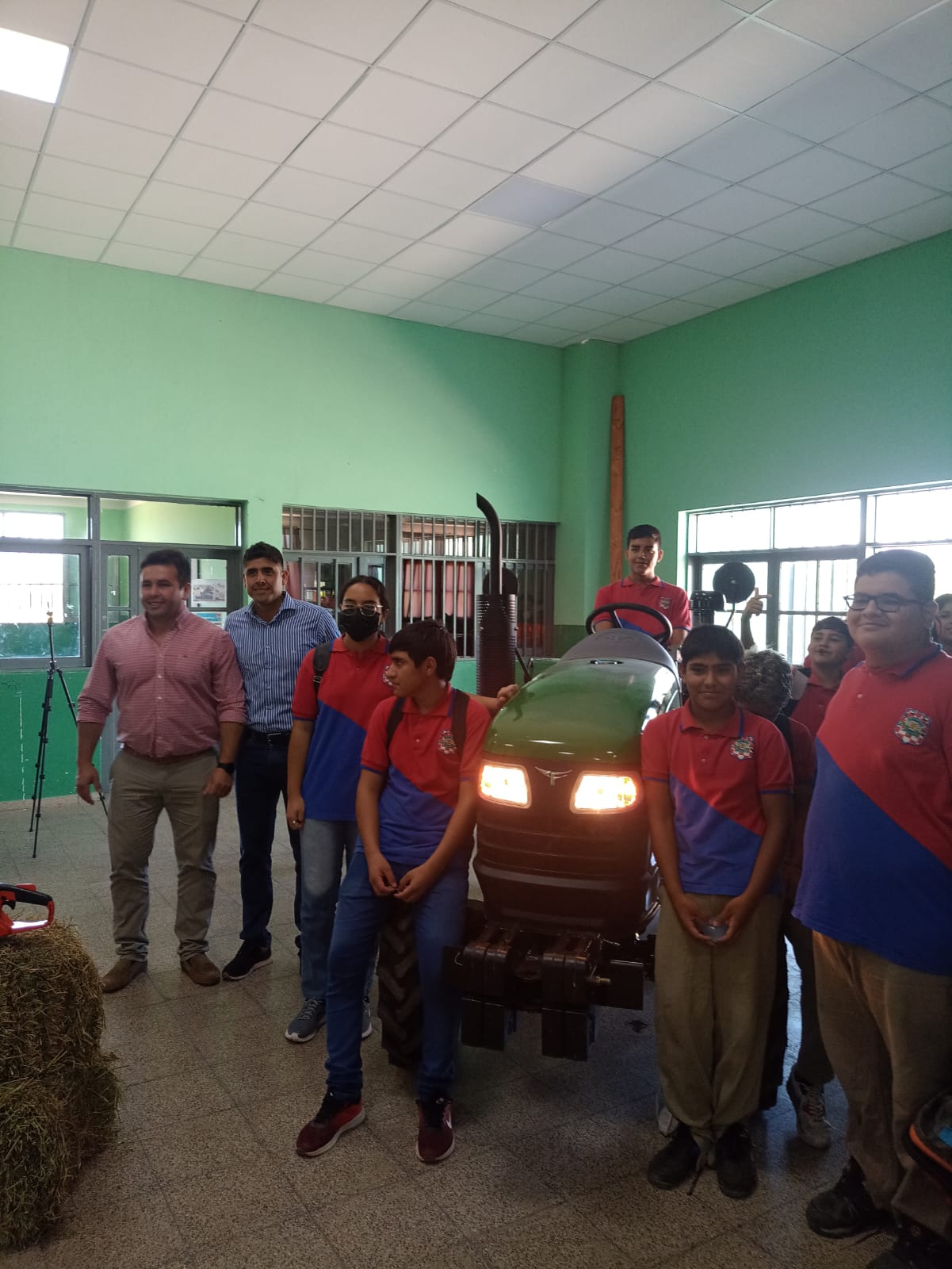 Educación entregó un tractor a la Escuela Agrotécnica de Tinogasta 2
