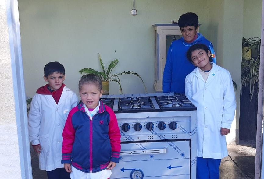 Educación entregó heladera y cocina a escuelas primarias de El Alto2