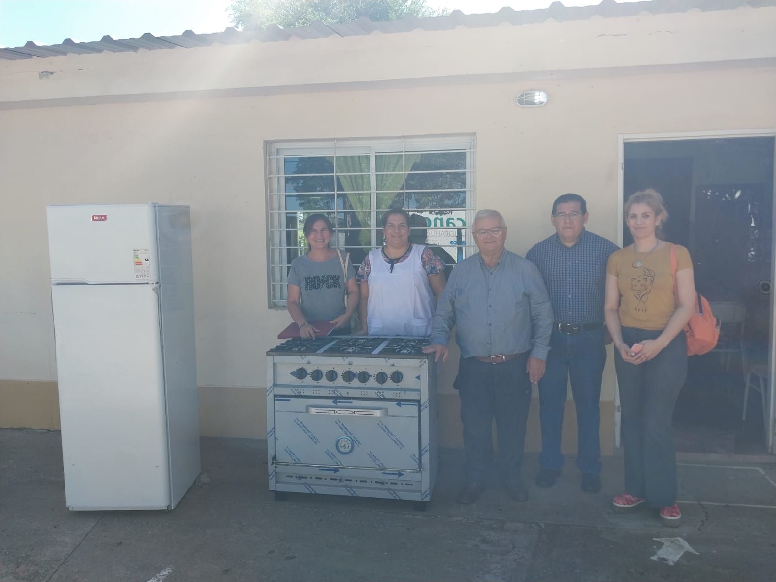 Educación entregó heladera y cocina a la escuela N471 de La Paz1