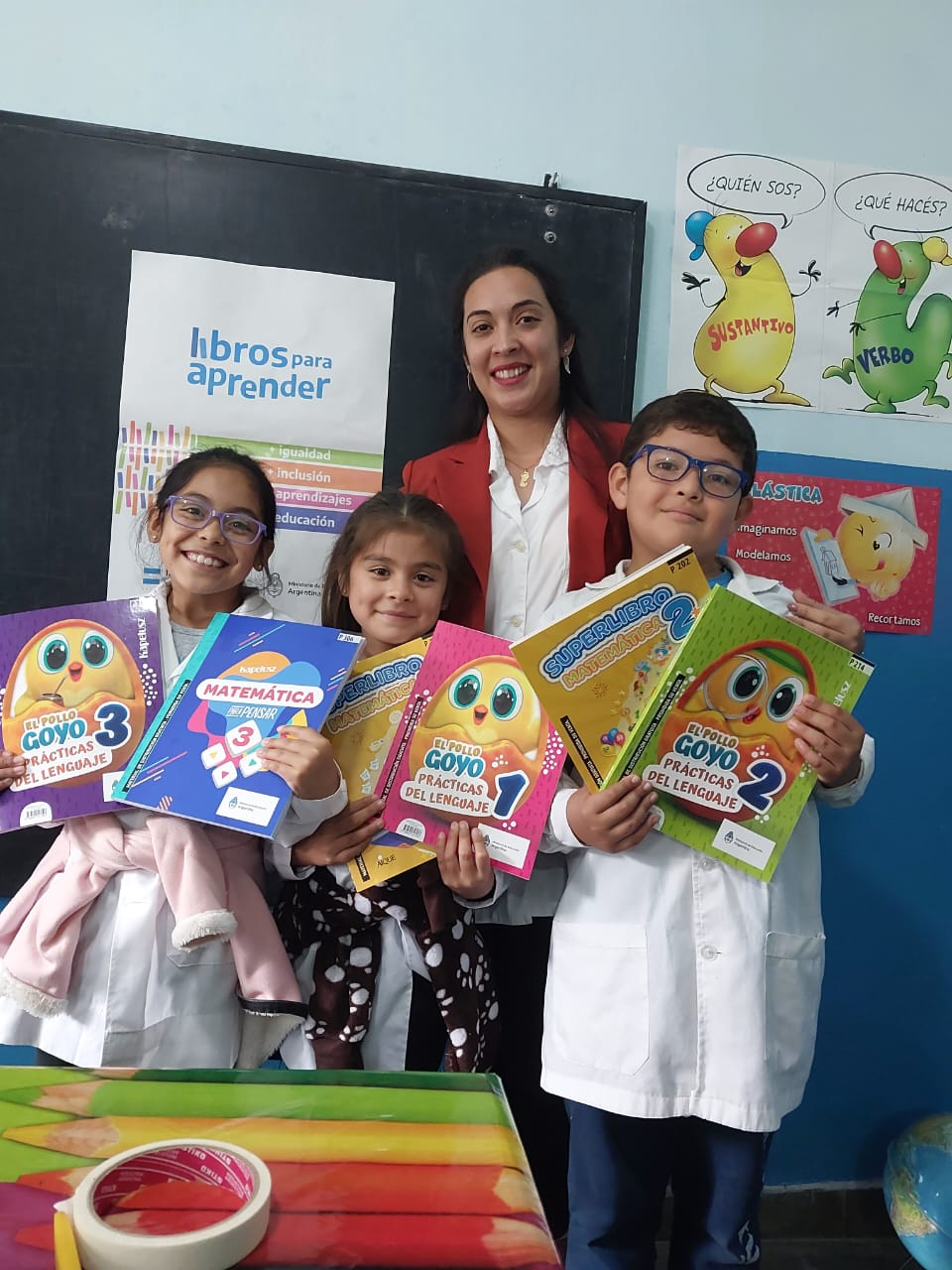 Escuelas primarias del interior provincial ya trabajan con sus Libros para Aprender21