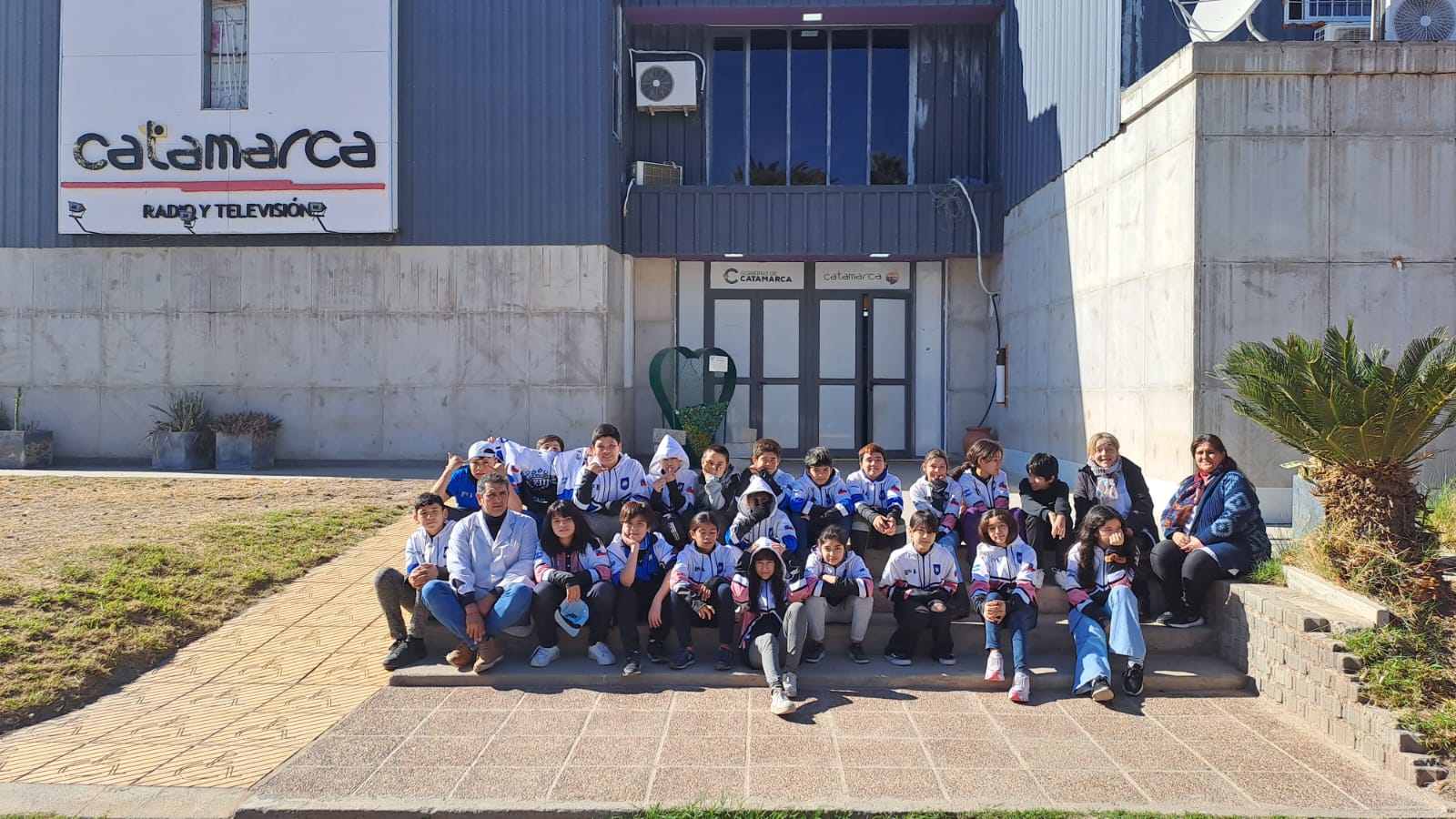 Alumnos visitaron los estudios del canal Catamarca Radio y Televisión por el Día del Camarógrafo Argentino9