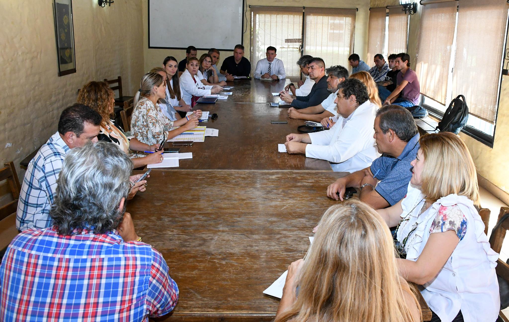 Educación e Infraestructura y Obras Civiles dialogaron con equipos directivos de escuelas del Valle Central1
