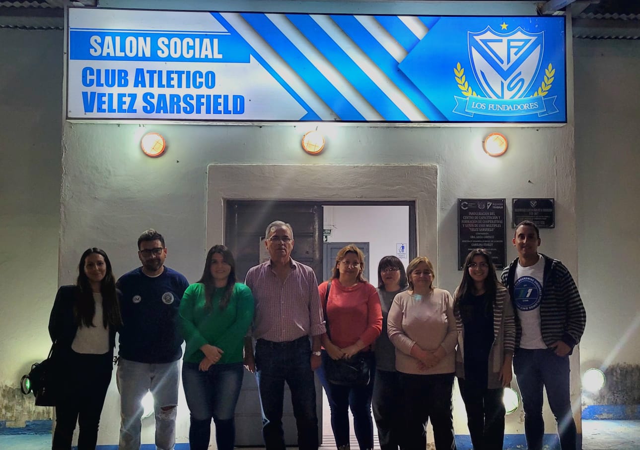 Aprender Más brindará clases de apoyo a los alumnos de la escuela de fútbol del Club Vélez Sarsfield 