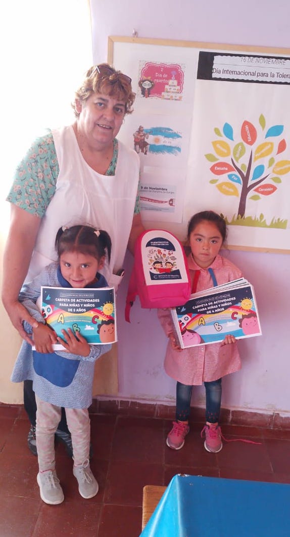 Educacion Inicial entrego materiales de Puentecitos para las infancias de Aconquija1