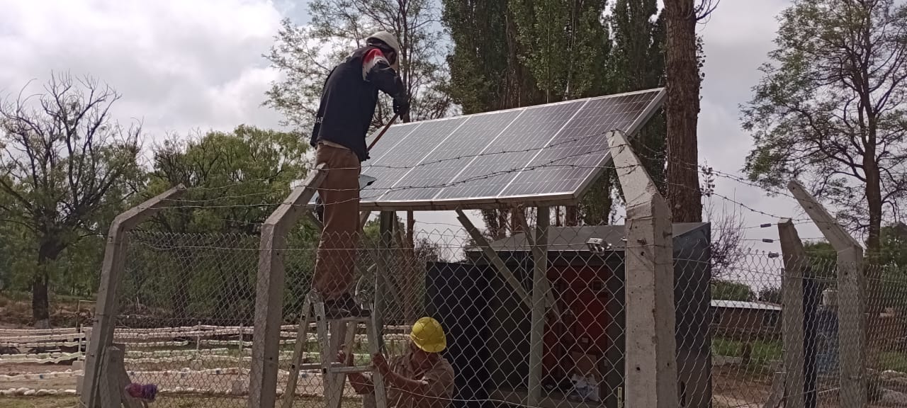 Educacion llevo a cabo tareas de mantenimiento en los paneles fotovoltaicos de la Escuela N404 de Santa Maria4