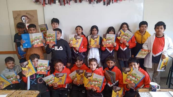 Escuelas Primarias de Catamarca reciben libros de Historias x Leer