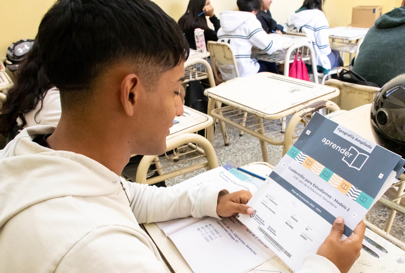 Con una gran participación de alumnos del nivel secundario se realizó la prueba Aprender 20243