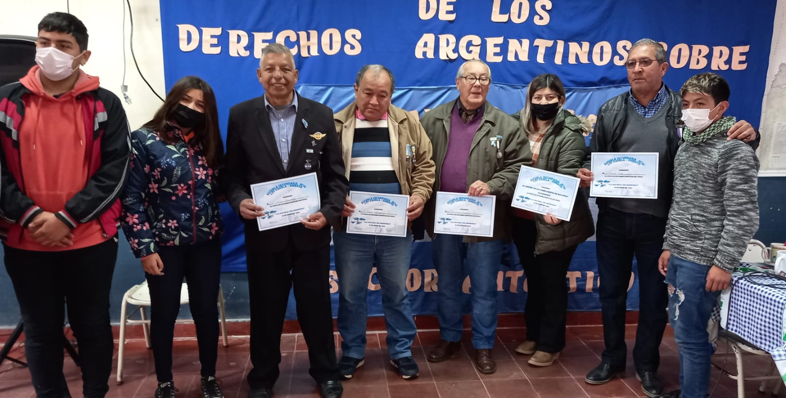 Alumnos de Los Varela conmemoraron el Dia de la Afirmacion de los Derechos Argentinos sobre las Malvinas Islas y Sector Antartico junto a ex combatientes