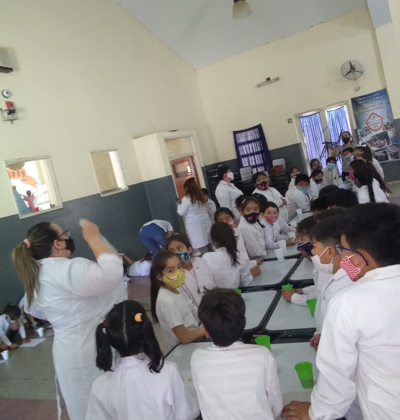 Alumnos de la Escuela Nº 196 participaron en el taller de huerta1