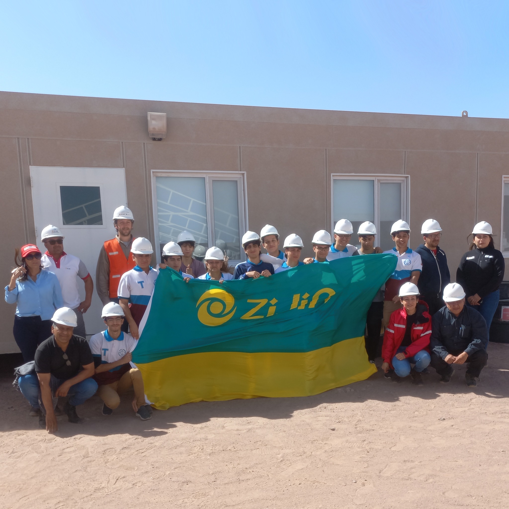 Alumnos de la Escuela Provincial de Mineria visitaron las instalaciones de la Empresa Minera Zijin-Liex