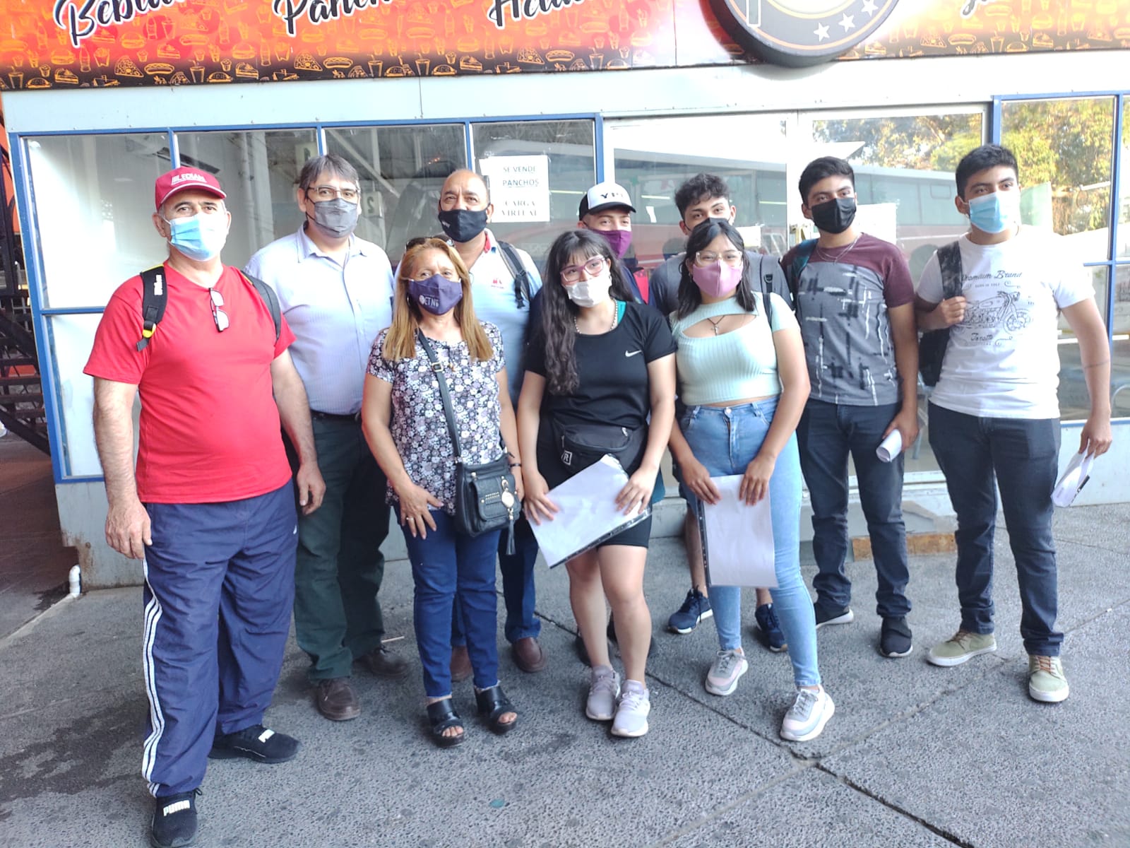 Alumnos de la Escuela Tecnica N6 viajaron a Buenos Aires a participar del desafio ECO YPF1