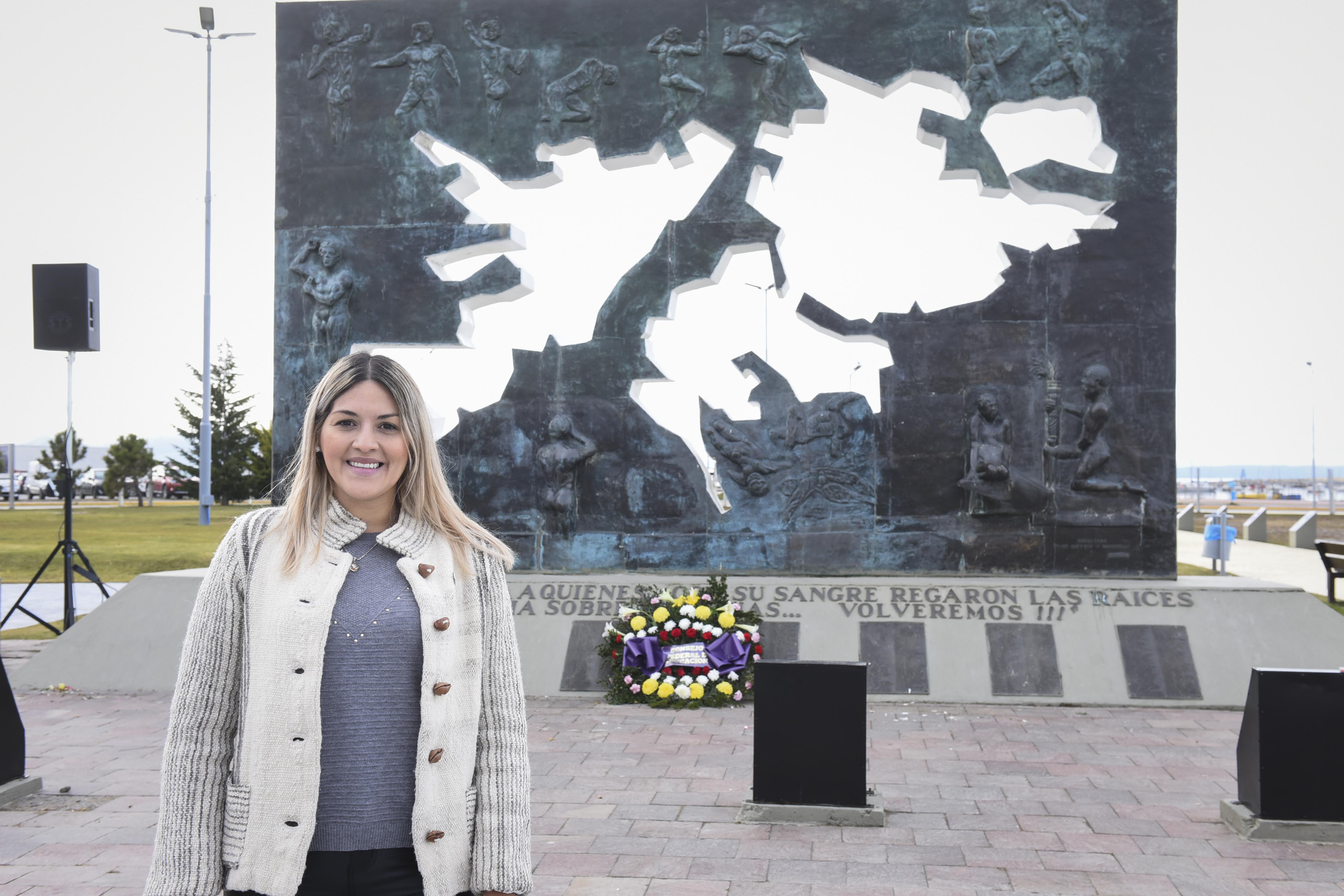 Centurion acompano la visita al Monumento Heroes de Malvinas en Ushuaia1