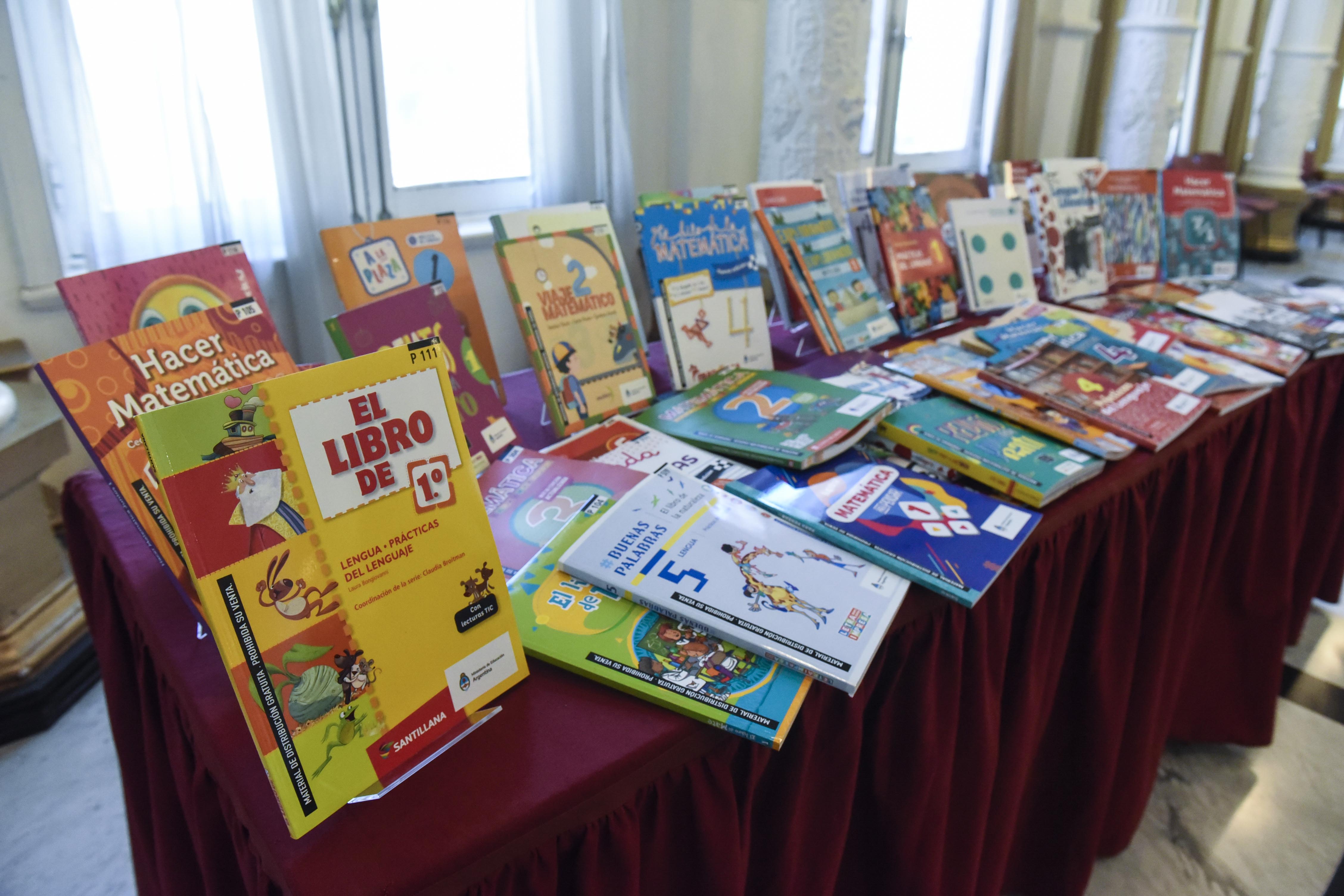 Centurión anunció que Catamarca recibirá más de 168 mil libros para primaria y secundaria2