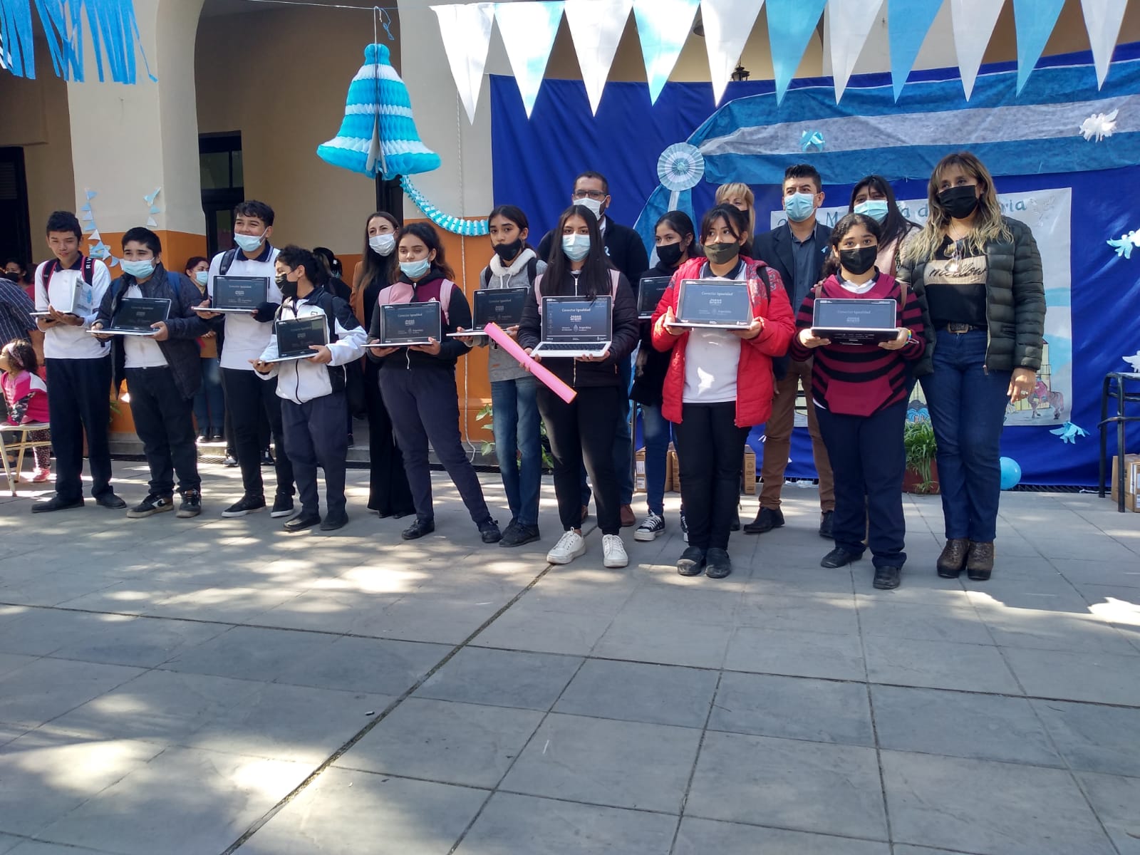 El Ministerio de Educacion entrego 316 netbooks a estudiantes de Valle Viejo 