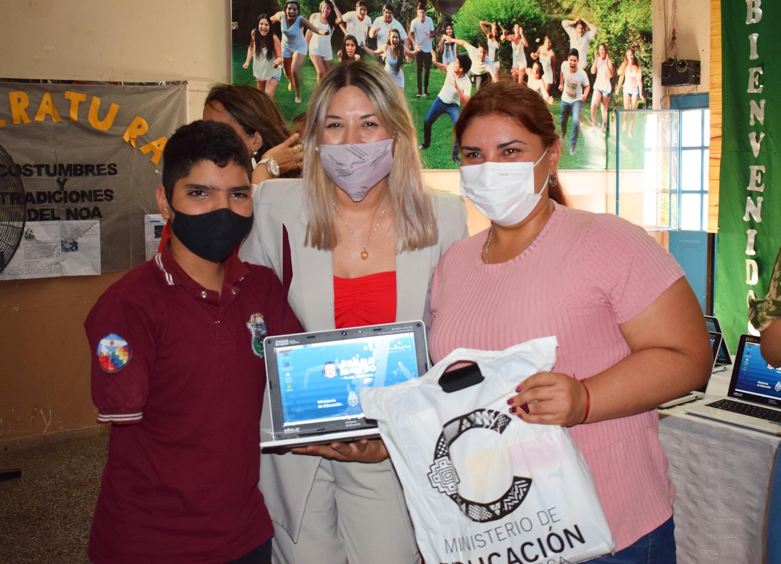 Estudiantes de Icano recibieron sus netbooks educativas4