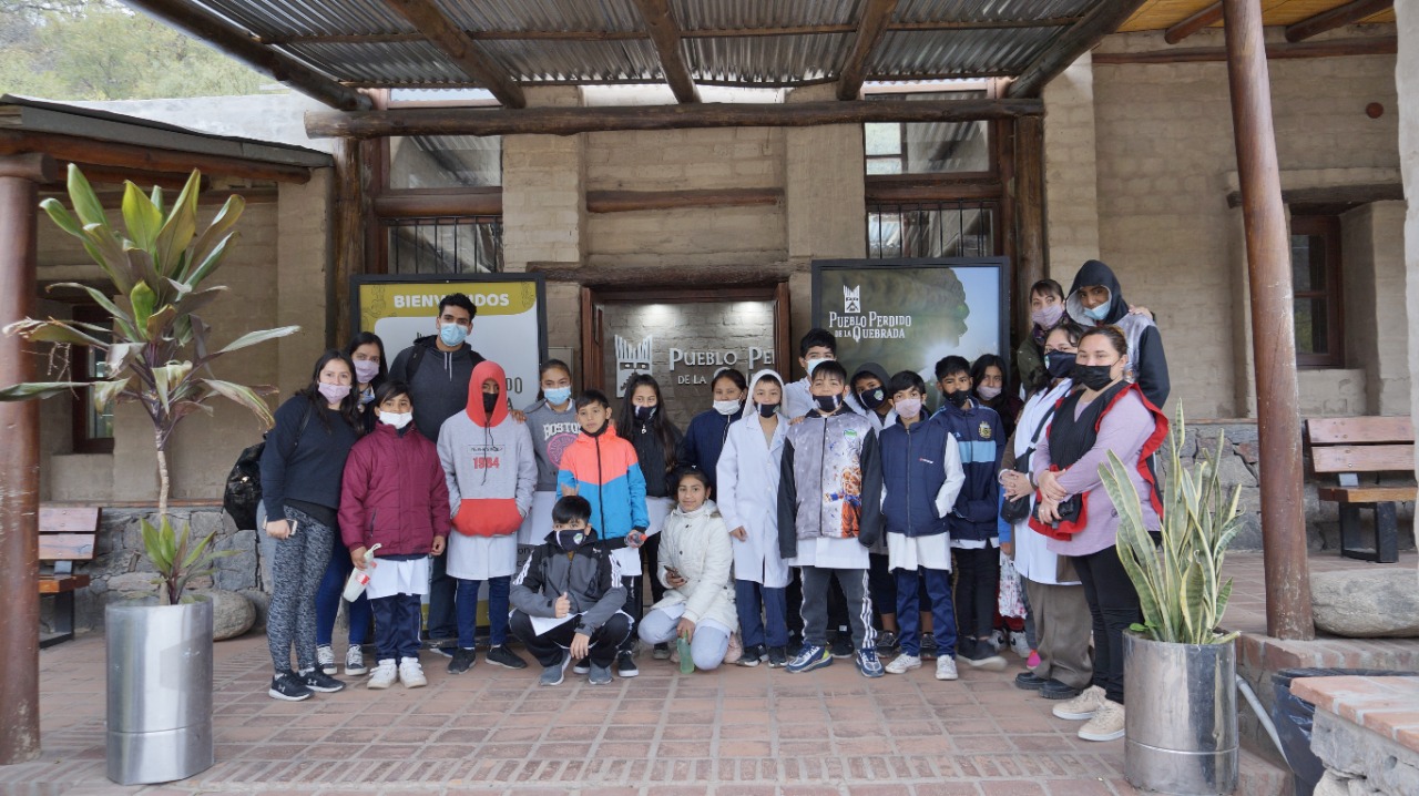 Estudiantes de la escuela de Ribera del Valle visitaron el Pueblo Perdido de la Quebrada2