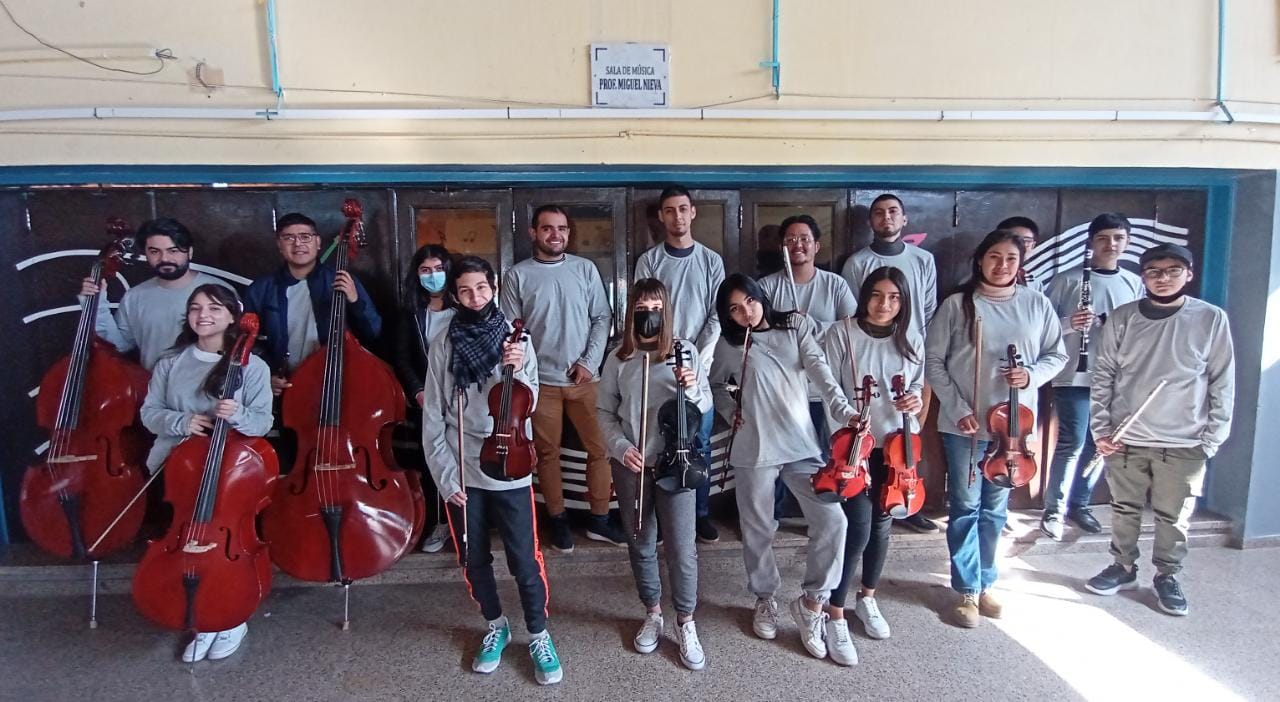 Indumentaria nueva para la Orquesta Infantil y Juvenil de Educacion