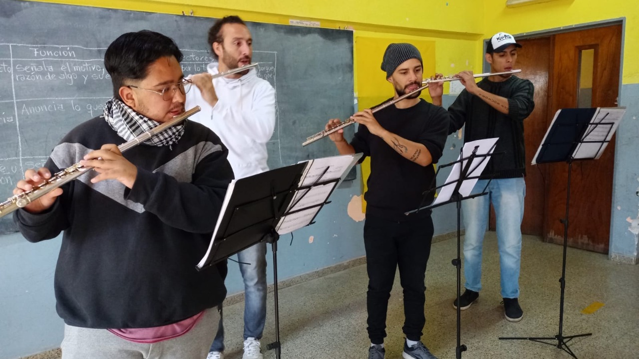 Integrantes de la Orquesta Infantil y Juvenil del Ministerio de Educacion recibieron capacitacion tecnica instrumental2