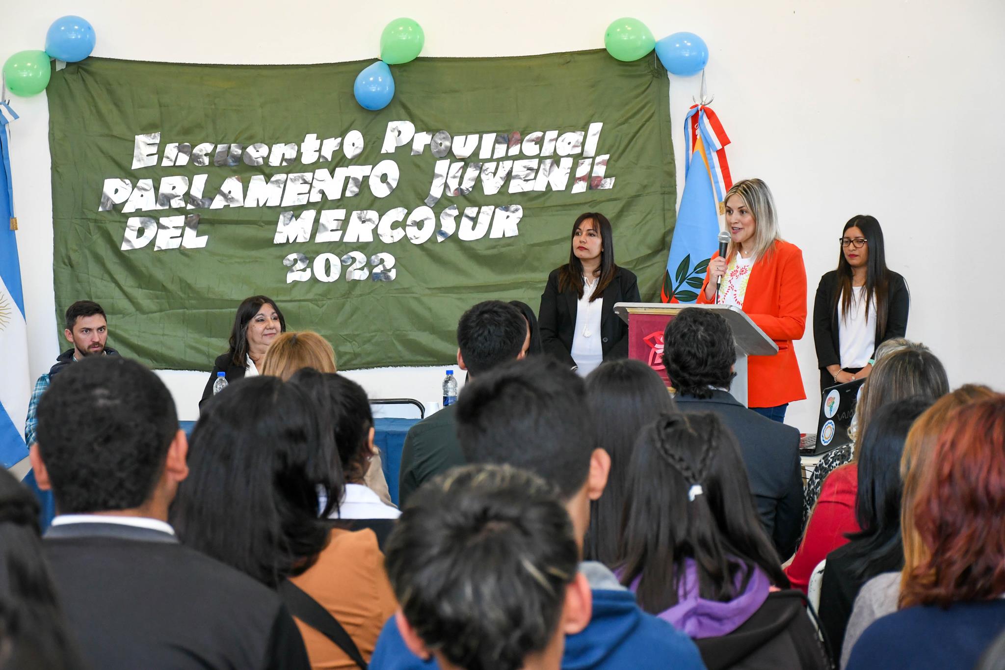 Mas de 200 alumnos y docentes participaron del Encuentro Provincial del Parlamento Juvenil del Mercosur